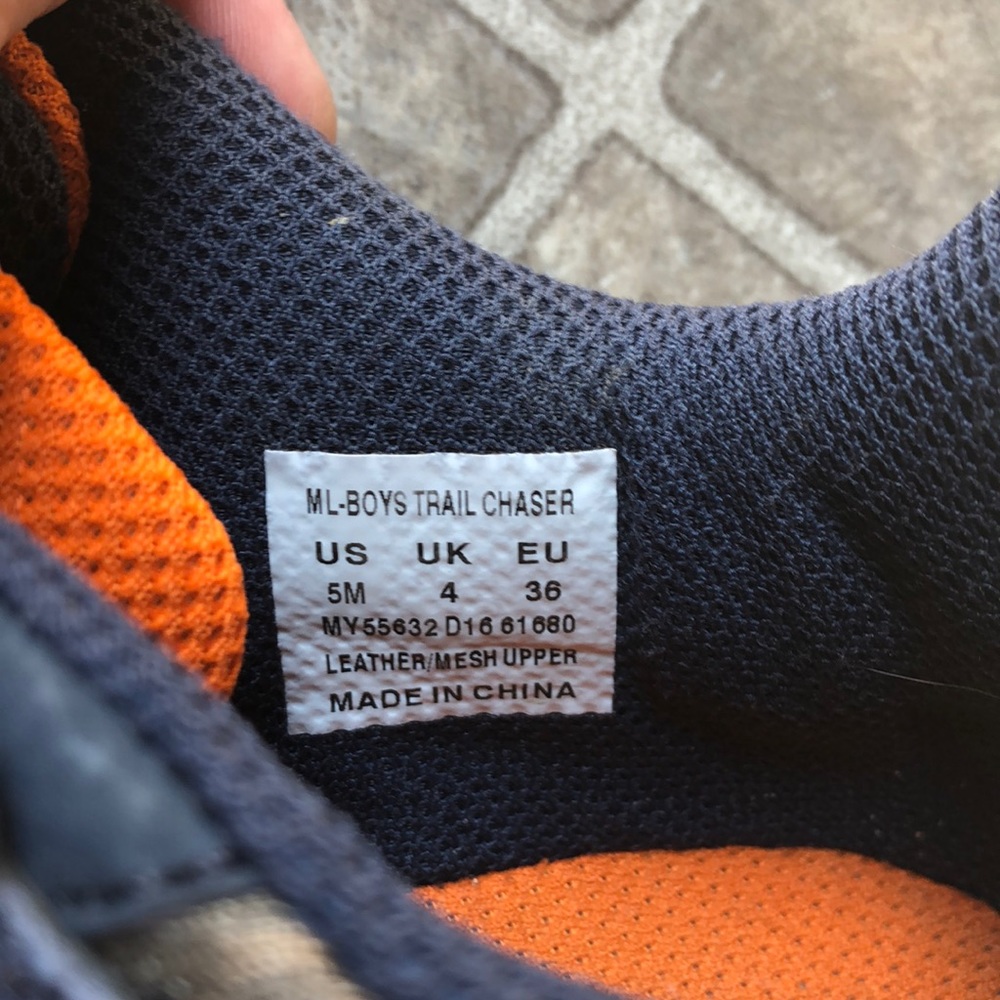 Boys trail shoes